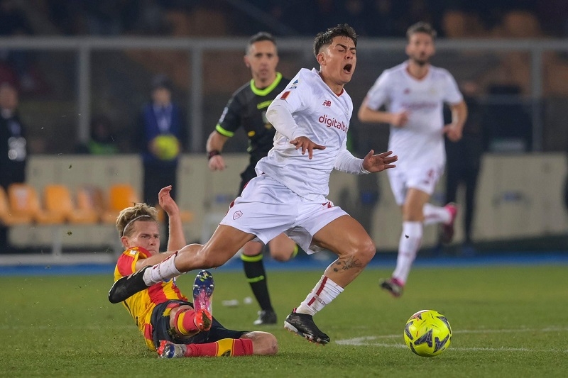 Bị Lecce cầm hòa, AS Roma có nguy cơ bật khỏi top 4