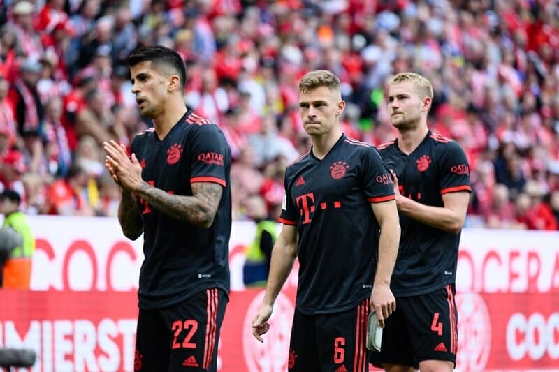 SỐC: Bayern Munich bị lội ngược dòng trong 14 phút