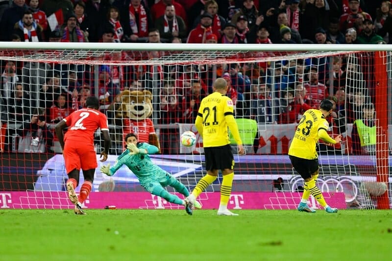 Dortmund thi đấu nỗ lực trong phần cuối trận