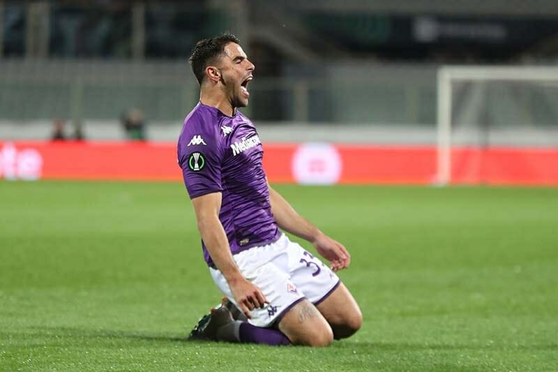 Fiorentina vất vả giành vé đi tiếp