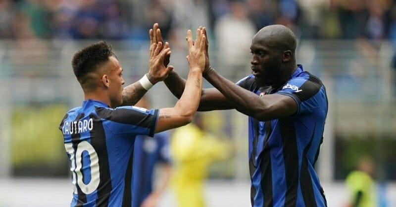 Song sát Lautaro - Lukaku đang giúp Inter trở lại top 4