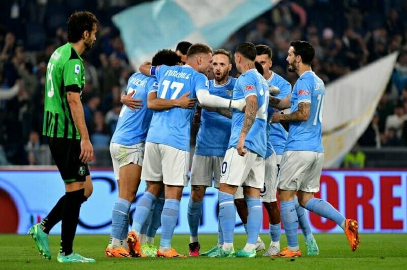 Lazio tiếp tục trì hoãn ngày vui của Napoli với 3 điểm trước Sassuolo