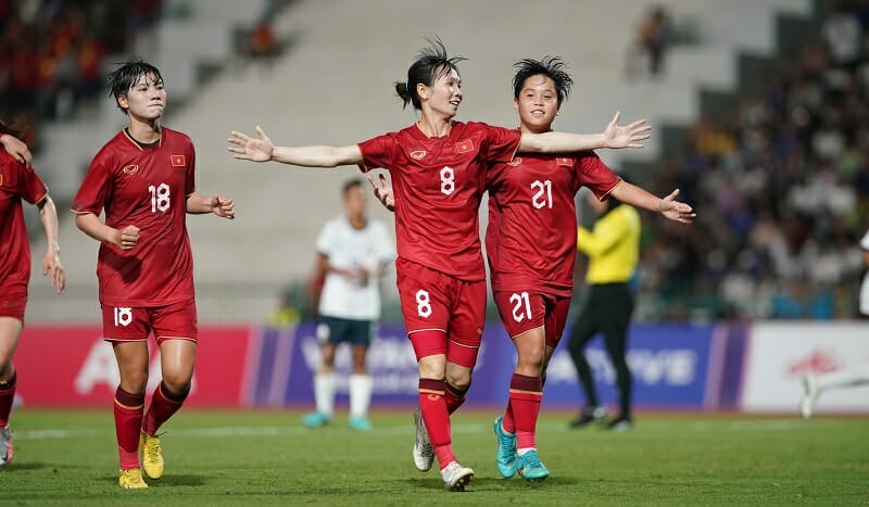 Các cô gái Việt Nam được tranh tài cùng những đội bóng mạnh