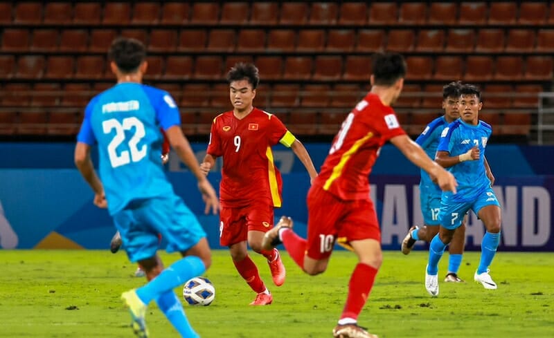 Nhiều cầu thủ U17 Việt Nam xử lý có phần vội sau khi bị gỡ hòa (Ảnh: VFF)