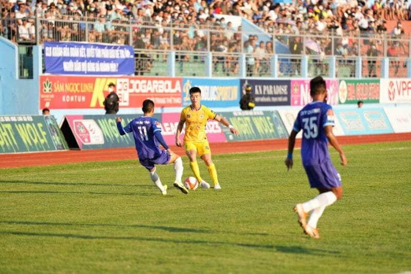 Hà Nội FC nhọc nhằn đánh bại Khánh Hòa 2-1. (Ảnh: FB Duy Mạnh).