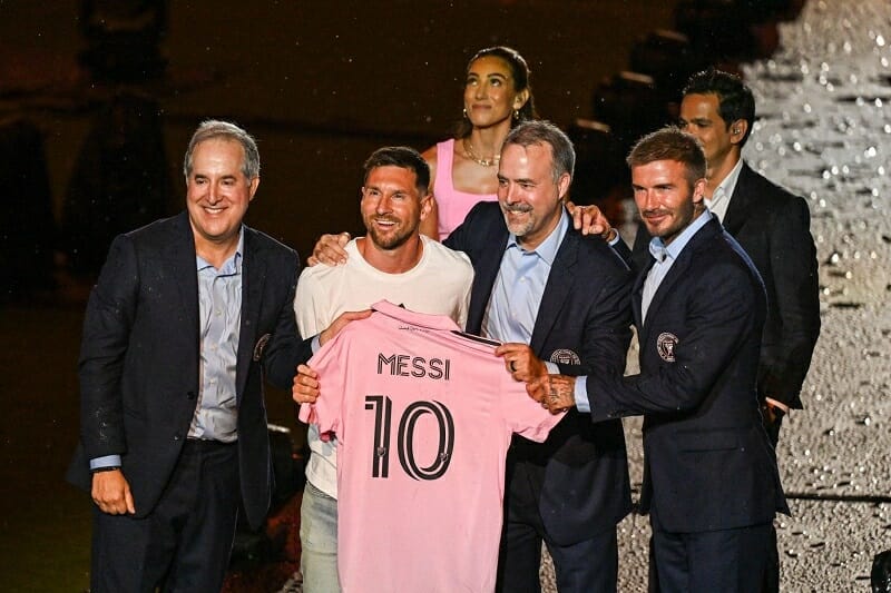Messi cùng các cựu sao Barca khác là thỏi nam châm thu hút sự chú ý từ khán giả.