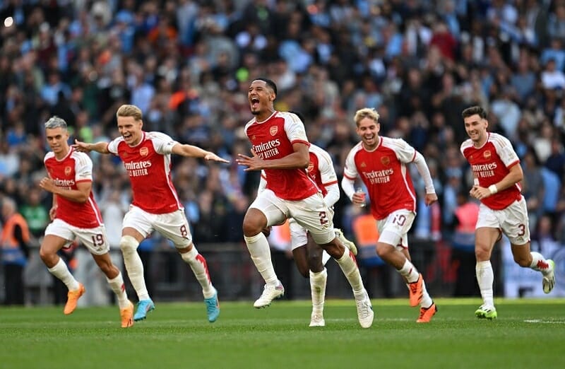 Arsenal đánh bại Man City để giành Siêu cúp Anh.