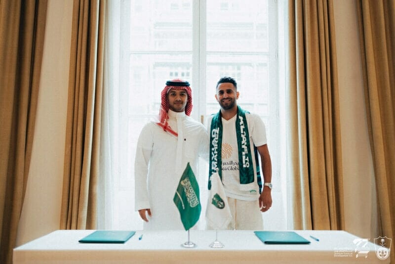 Mahrez chính thức chuyển sang Saudi
