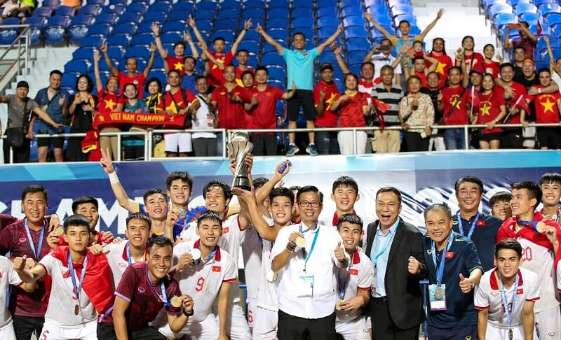 HLV Hoàng Anh Tuấn nói gì sau khi U23 Việt Nam vô địch?