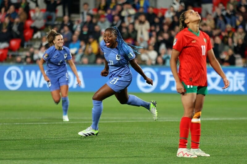 ĐT nữ Pháp ghi đến 3 bàn vào lưới Ma Rốc ngay hiệp một.