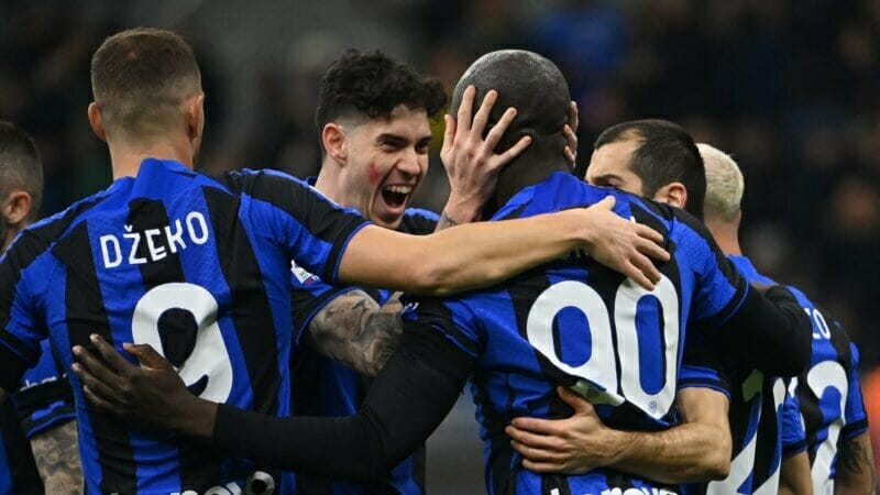 Inter mất cả 2 tiền đạo