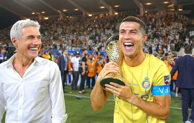 Không lâu sau chức vô địch, Ronaldo và các đồng đội đã phải thi đấu tiếp