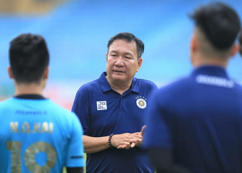Ông Hoàng Văn Phúc từng là HLV tạm quyền của CLB Hà Nội (Ảnh: Hà Nội FC)