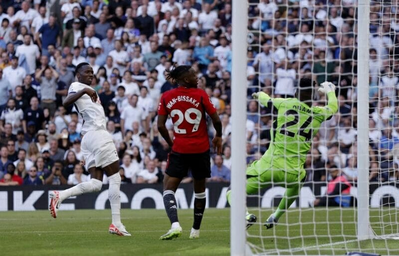Sarr ghi bàn mở tỷ số cho Tottenham