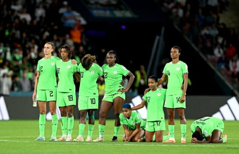 Nigeria thua đáng tiếc trước Anh trên loạt luân lưu