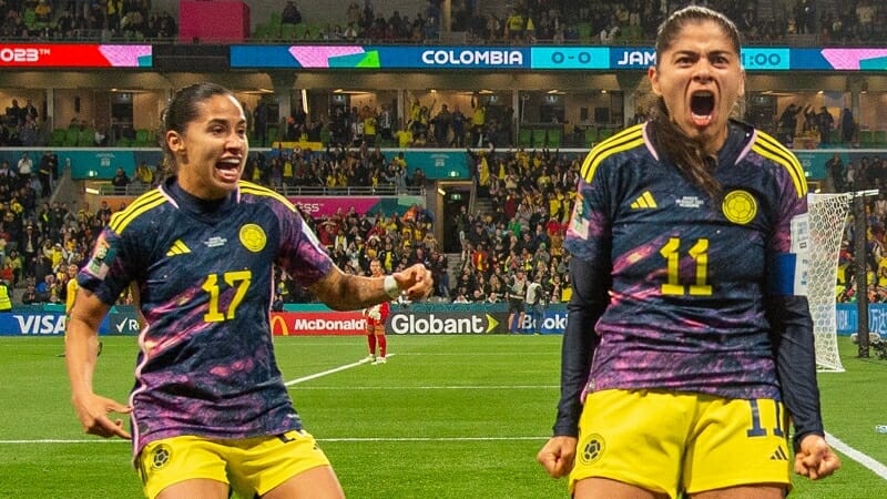 Số 11 tỏa sáng giúp Colombia vào tứ kết
