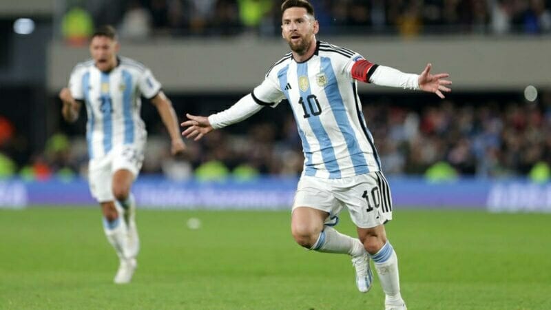Messi tỏa sáng đem về 3 điểm cho Argentina