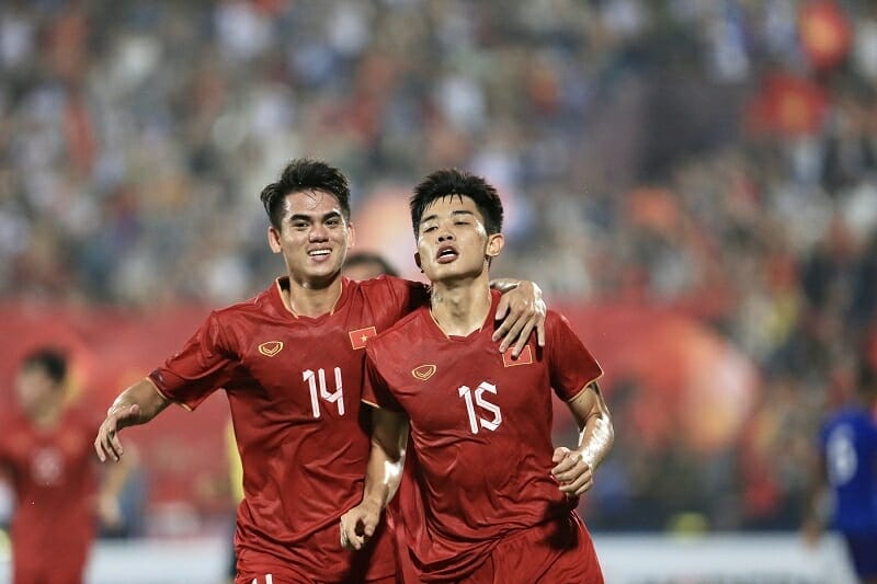 Nguyễn Đình Bắc (số 15) mở tỷ số cho U23 Việt Nam (Ảnh: Bongdaplus).