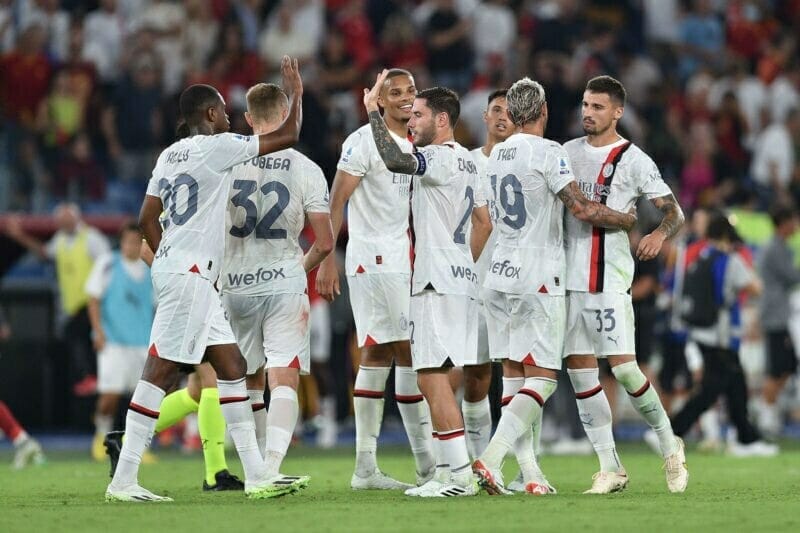 AC Milan giành chiến thắng hú vía trước AS Roma.