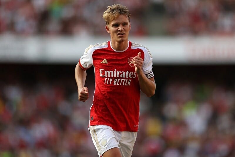 Odegaard hiện là đội trưởng của Arsenal