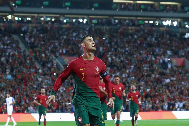 Cristiano Ronaldo sẽ trở thành cầu thủ đầu tiên tham dự 6 VCK Euro liên tiếp.