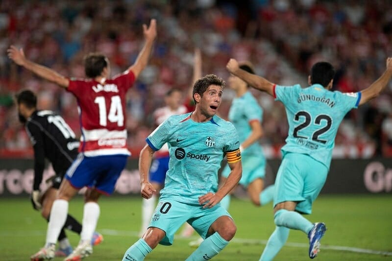 Kết quả bóng đá Granada vs Barcelona: Sergi Roberto tỏa sáng, Blaugrana thoát thua hú vía