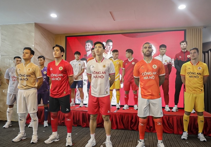 CAHN ra mắt Hội CĐV chính thức và mẫu áo đấu mùa giải mới (Ảnh: Công An Hà Nội FC).