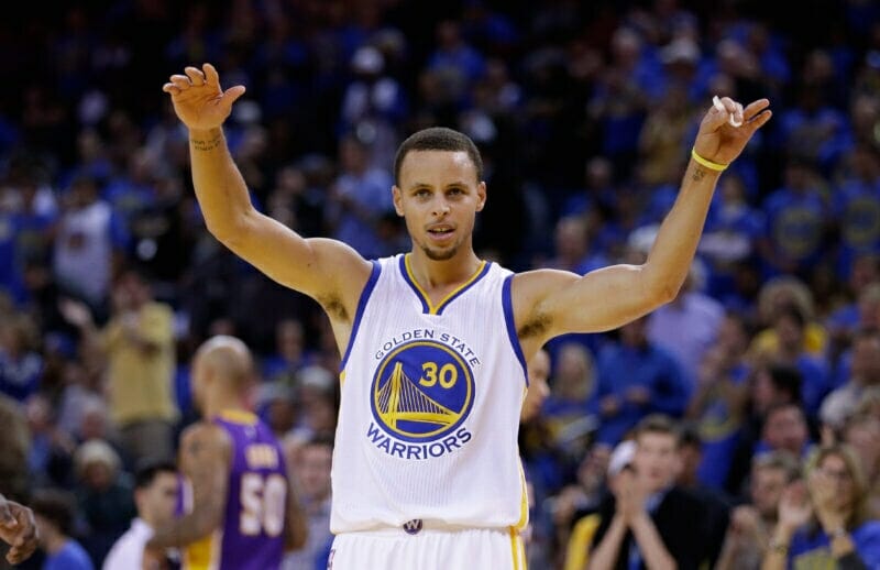 Curry lập kỷ lục về ném 3 ở mùa giải này