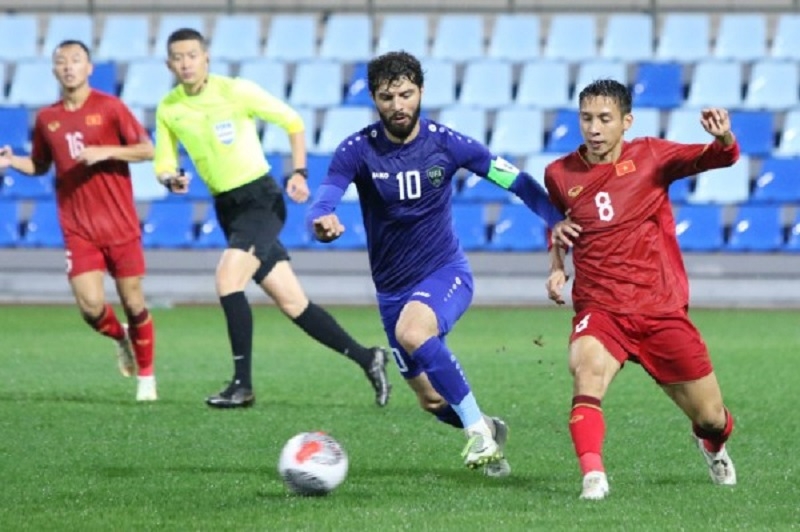 ĐT Uzbekistan thi đấu áp đảo Việt Nam (Ảnh: 24h).
