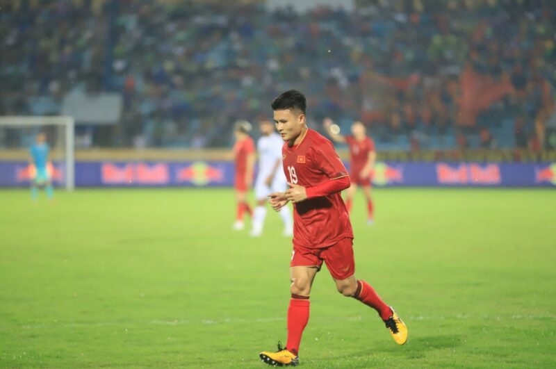 Nguyễn Quang Hải gặp chấn thương nặng sau trận đấu với Uzbekistan.