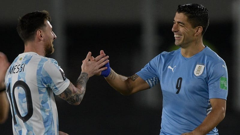 Suarez trở lại ĐT Uruguay, trông đợi ngày chạm trán Messi