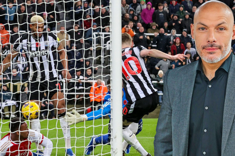 Howard Webb khẳng định công nhận bàn thắng cho Newcastle trước Arsenal đúng quy trình