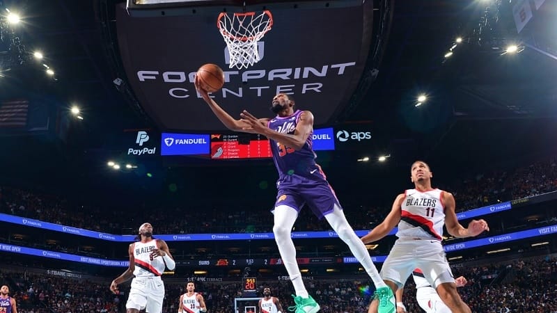 Kevin Durant vượt mặt huyền thoại NBA trong ngày Suns giành chiến thắng