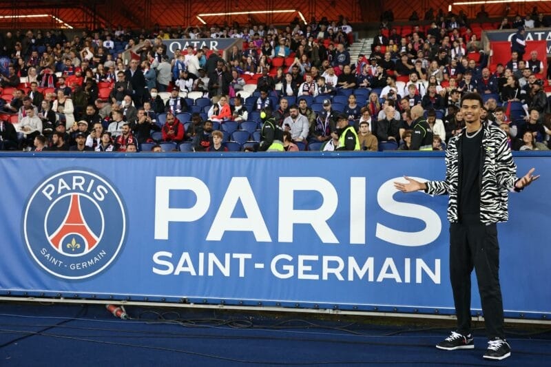 Victor Wembanyama là một fan hâm mộ của CLB bóng đá Paris Saint-Germain.