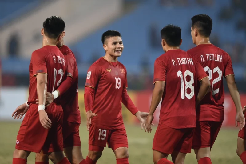 Toàn bộ tuyển thủ quốc gia Việt Nam hiện nay đều chơi bóng trong nước (Ảnh: Dân Trí)