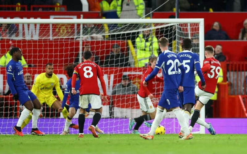 Man United đánh bại Chelsea một cách thuyết phục.
