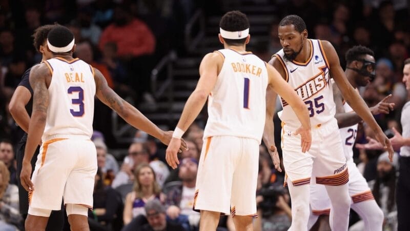 Phoenix Suns ra mắt 'Big 3' nhưng không thể chiến thắng