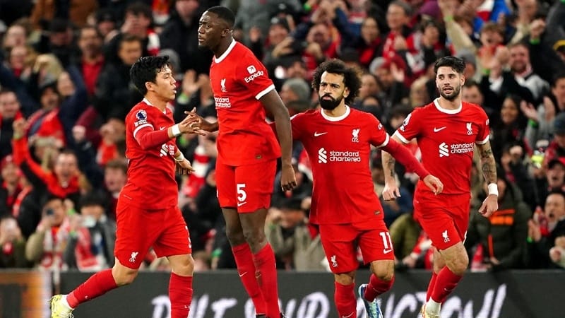 Salah vừa lập công cho Liverpool