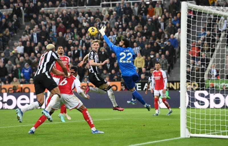 Joelinton được xác định là không phạm lỗi với Gabriel trong bàn thắng của Newcastle