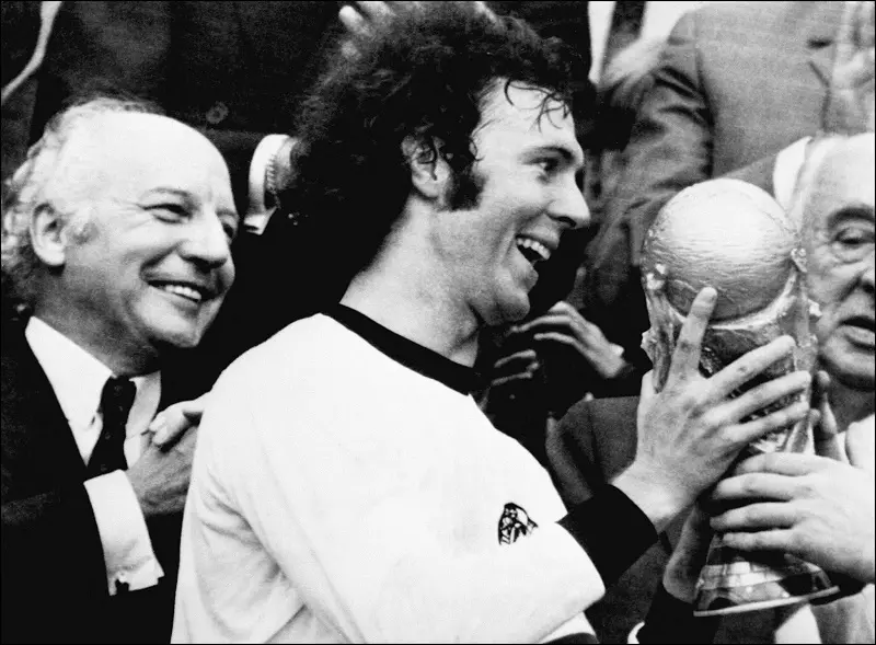 Franz Beckenbauer được coi là người tiên phong cho vai trò libero.