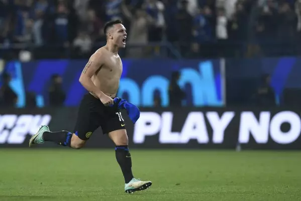 Martinez sắm vai người hùng mang cúp về cho Inter