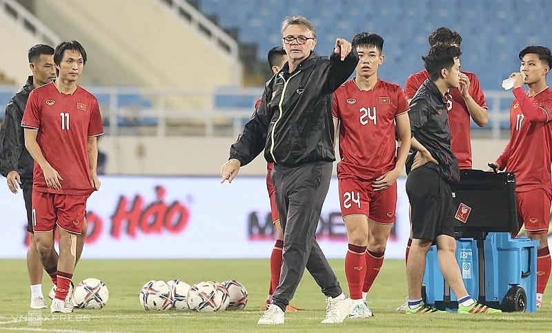 Cựu HLV U23 Việt Nam: ‘Ông Troussier tự tin thái quá, cầu thủ trẻ thiếu ổn định’