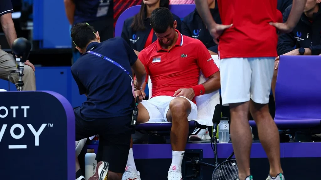 Djokovic dính chấn thương cổ tay khiến anh thua trận