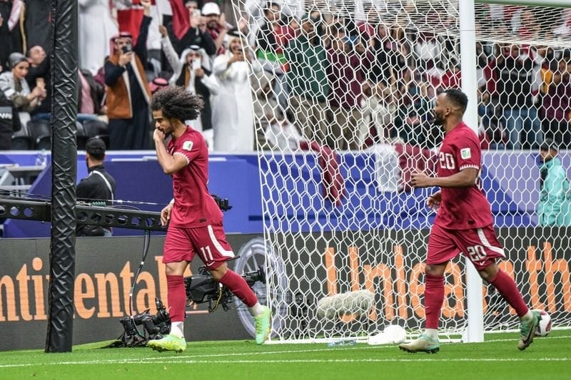Số 11 góp công lớn đưa Qatar vào tứ kết