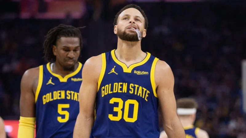 Stephen Curry lập kỷ lục trong ngày Warriors thua sát nút