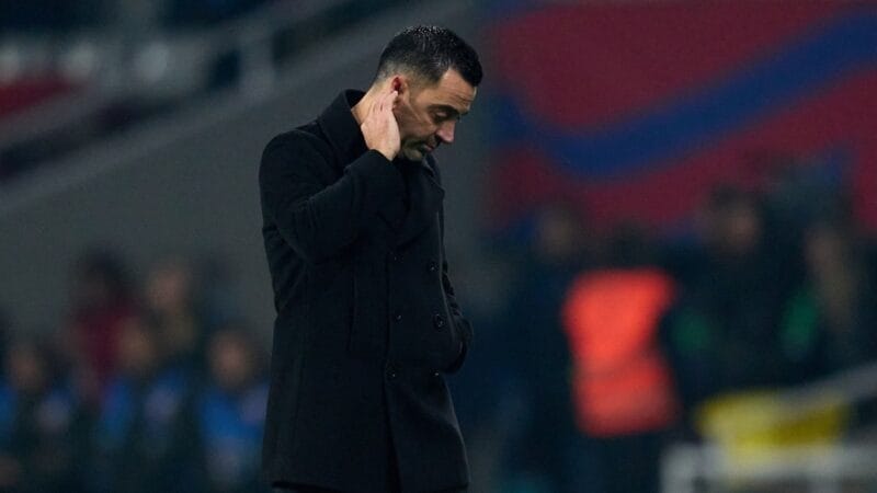 Xavi chia tay Barcelona vào cuối mùa