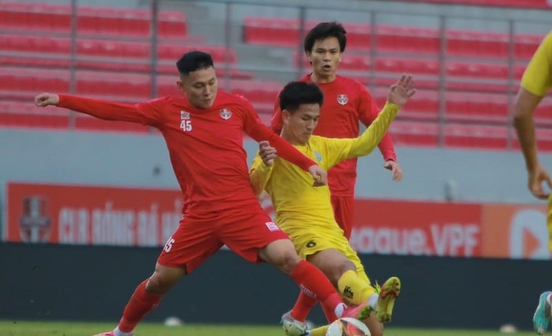 Hải Phòng (đỏ) đang thi đấu dưới kỳ vọng (Ảnh: Hai Phong Football Fan Club).