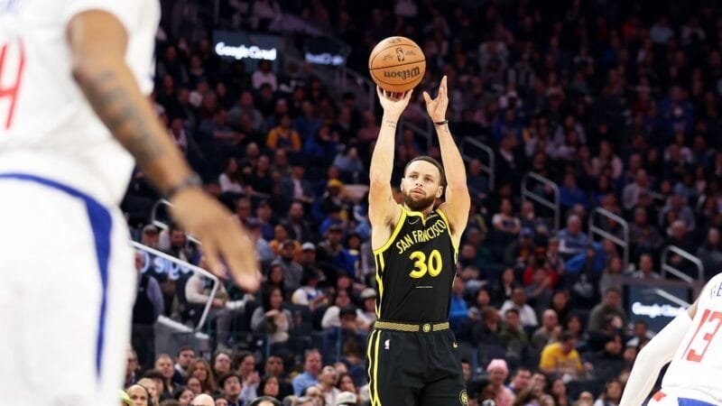 Curry lập kỷ lục dù Warriors mất chuỗi thắng trước Clippers