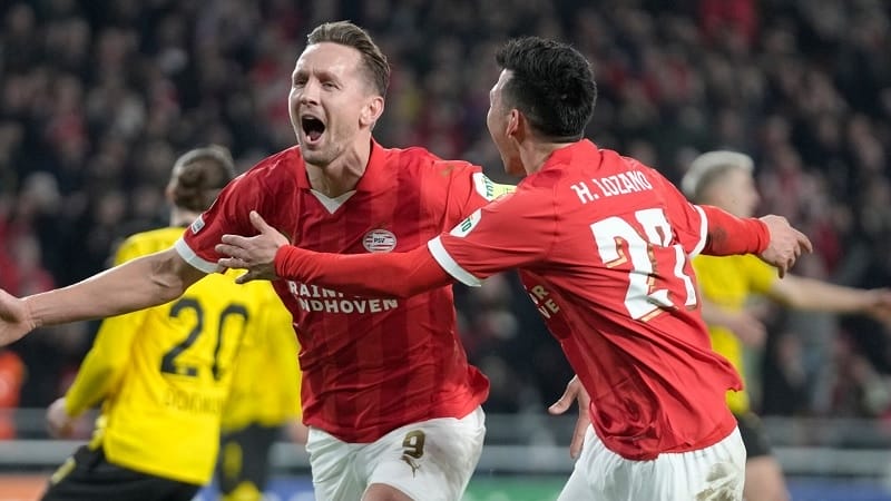 De Jong phá lưới Dortmund