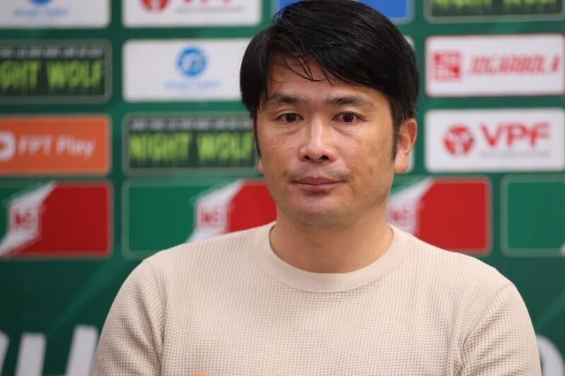 HLV Daiki Iwamasa chỉ ra vấn đề của bóng đá Việt Nam.